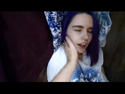 ❤️ Nahita ny rahavaviko tao amin'ny efi-tranonao ary nanampy azy hisotro ❌ Anal vidéo aminay ❌️