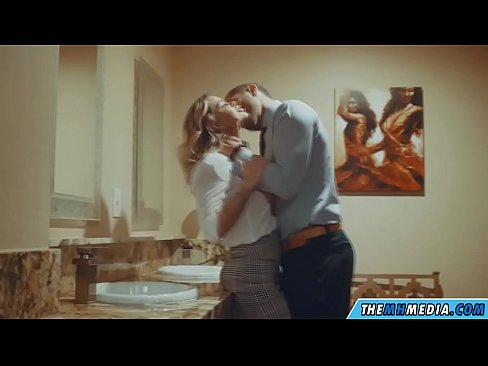 ❤️ Rehefa mamitaka anao ao amin'ny trano fidiovana ho an'ny besinimaro ny blonde be busty ❌ Anal vidéo aminay ❌️